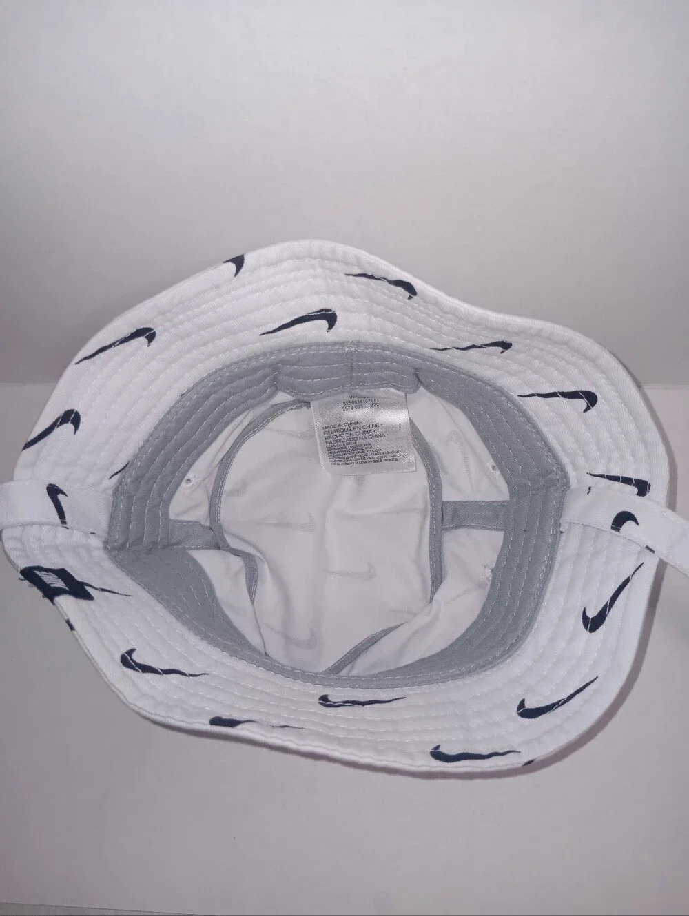 NIKE SWOOSH INFANT ADJUSTABLE CHIN STRAP COTTON BUCKET HAT